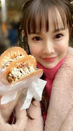  上原さくら、並んで購入し8個ペロリと完食した品「食欲旺盛なのは変わってなかった」 