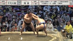 “まげつかみ”の決定的瞬間に「お口あんぐり」 元高見盛・東関親方のリアクションに「親方の顔ww」「表情がw」