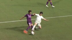 「レッドだろ？」「全くボールじゃないな」柏FWの“足裏キック”がイエロー判定でファン騒然「かなり危ないプレー」