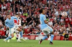 「顔面ブロックも虚しく…」シティDFの強烈シュート直撃→無情の失点に反響！アーセナルに敗北して痛恨の５年ぶり連敗