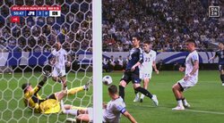 「今日はサッカー簡単な日」鎌田大地、相手翻弄の軽々4タッチ→超脱力チップショットでインドネシア守備をズタズタにした瞬間「悪魔的」「見えている世界が違う」