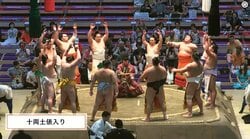 「異色すぎる」十両力士の“斬新な”化粧まわしが話題 ひと際目を引く存在感に「初めて見た」熱視線