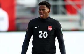 カナダ代表は新ユニフォームを手にできず…選手がゴールパフォーマンスでナイキに抗議！