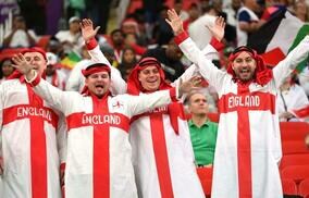 「どうか彼をクビにしないで」配達先でW杯を観戦する英ドミノピザ従業員が話題！ケインのPK見て足早に仕事復帰