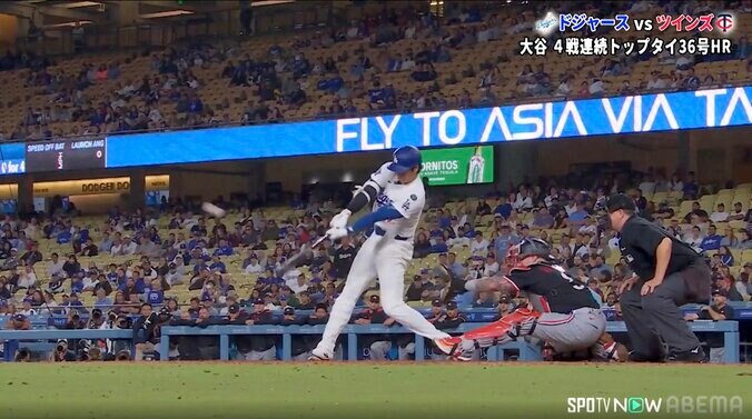【写真・画像】大谷翔平、161キロ仕留めた衝撃36号弾にネット裏の青年が“あ然” 豪速球を捉えた瞬間…口あんぐりの圧巻光景　1枚目