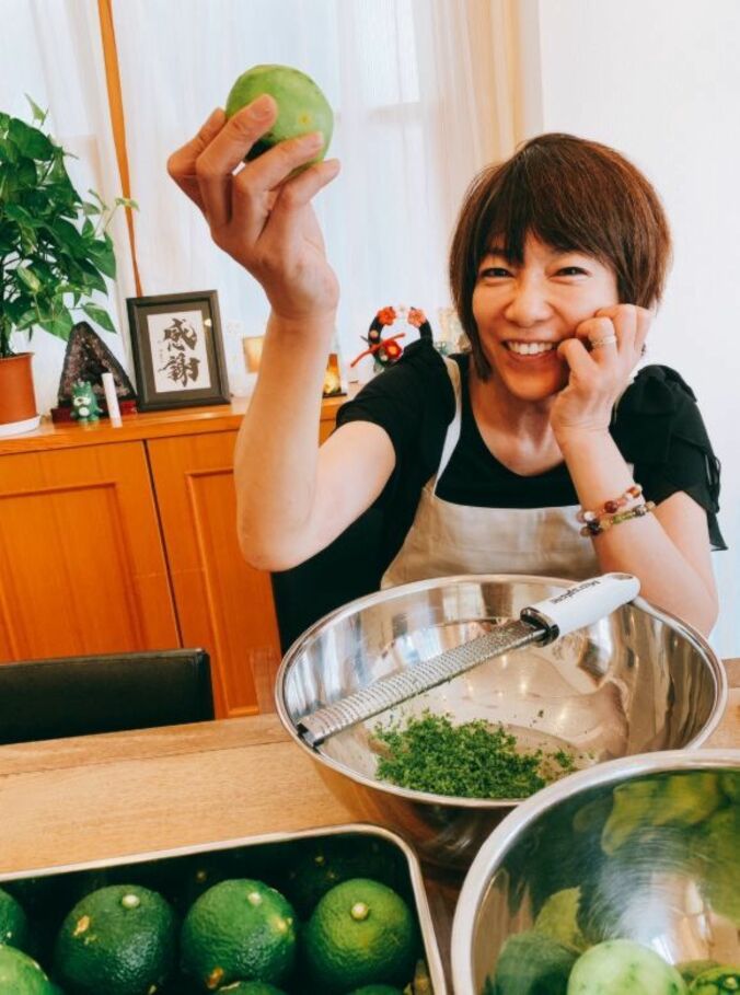 堀ちえみ、松居直美と自宅で柚子胡椒作り「ありがとう。感謝です」 1枚目