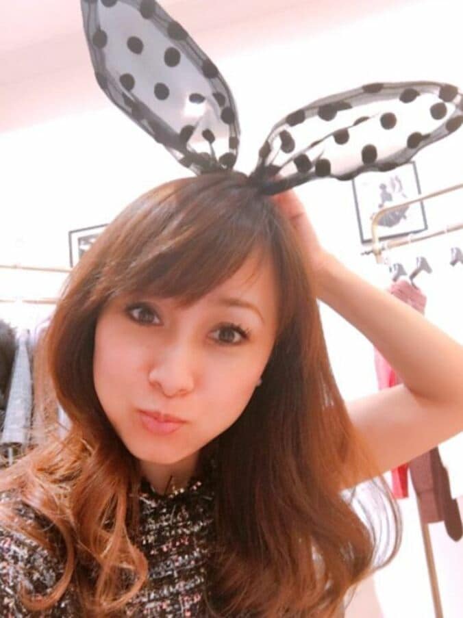渡辺美奈代、ハロウィン用の“耳”を厳選「おニャン子でねこ耳？」 1枚目