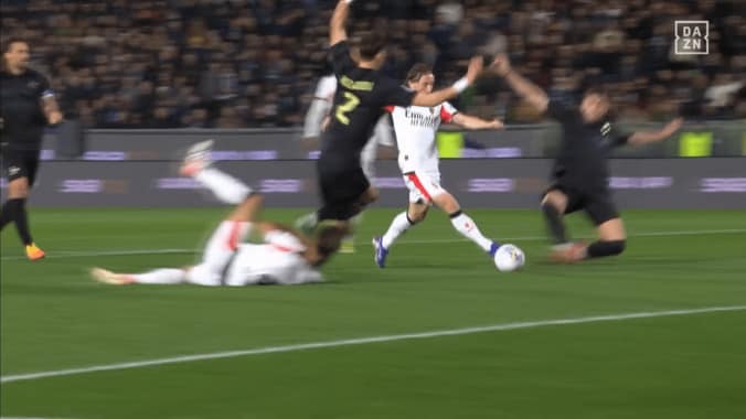 「50歳まで戦える」40歳モドリッチ、“魔法のアウトサイド弾”に世界騒然！「成熟したワイン」超絶チップキックで決勝点「レアルは後悔してるはず」 3枚目