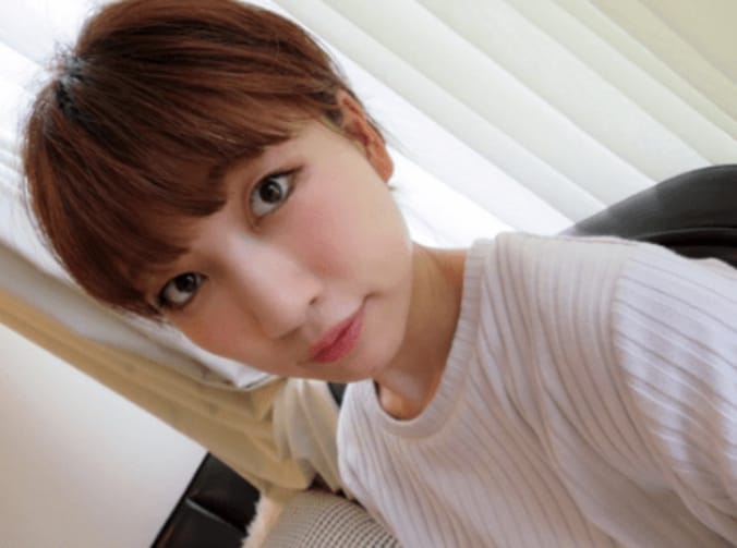 桃、整形前日に完全すっぴんから二重メイクまで手順公開「私黒目の小ささおかしい」 2枚目