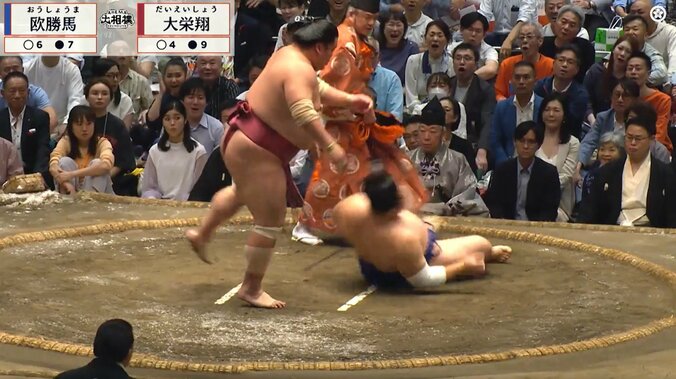 オレンジの女性の後ろに立浪部屋の女将である舞美さん