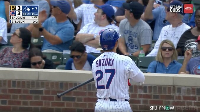 鈴木誠也の打球をカブスファンが素手でキャッチ！ 観客席の“ビッグプレー”に実況「イエス！イエス！」球場どよめき 4枚目