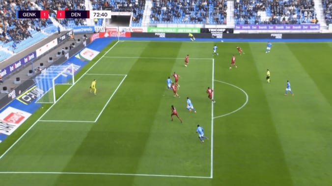 スタジアム騒然！ 伊東純也、高精度クロスが「いいところ通すなー」「狙いすましてる」ファーストプレーでアシスト未遂の瞬間 3枚目