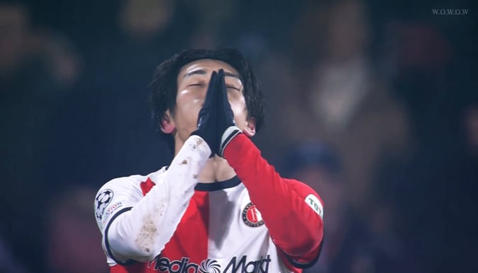 ゴールを喜ぶ上田綺世