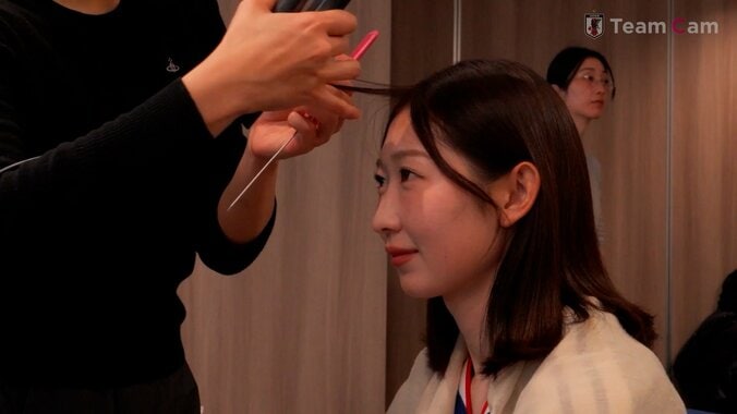 「かわいい」なでしこジャパン、新ユニ写真撮影が恥ずかしい？遠藤優は気合いポーズ、中嶋淑乃は指ハートでハニカミ「緊張する」 3枚目