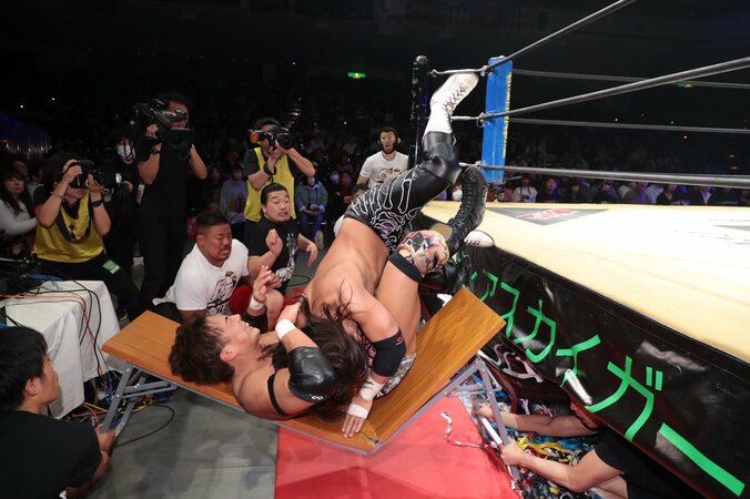 “非情”なる王座奪取！　竹下幸之介、佐々木大輔に“激勝”でDDTの頂点に 2枚目