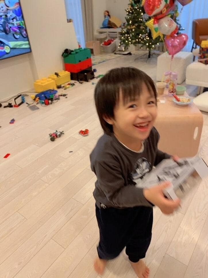  川崎希、息子が喜んだプレゼント「あげたらすごく笑顔」 