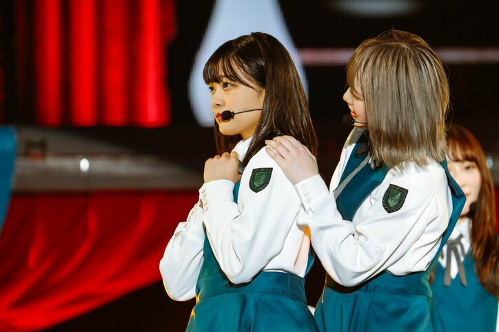 雨と210トンの水演出で国民全員が濡れた! 欅坂46『欅共和国2019』はアンコールなしのセトリで20曲を熱演