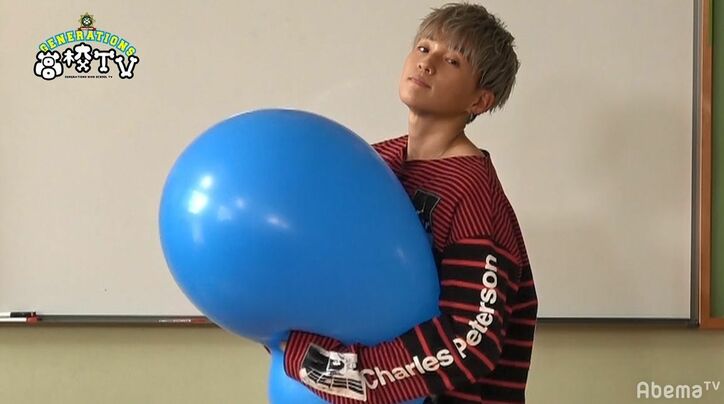 亜嵐、セクシーキメ顔で風船割り!まるでPVのような仕上がりにメンバー爆笑