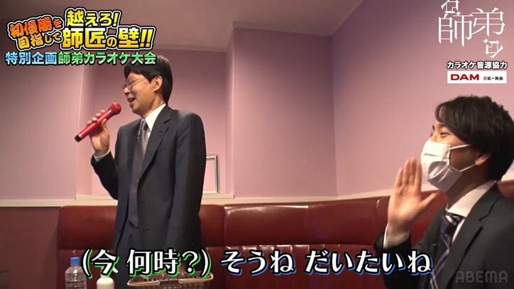 谷川浩司十七世名人が美声を披露!貴重なカラオケに弟子もファンも驚き「貴重映像だった」「ええもん見せてもらいました」/将棋・ABEMA師弟トーナメント