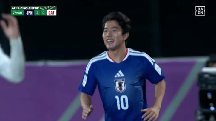 ゴールを喜ぶ佐藤龍之介