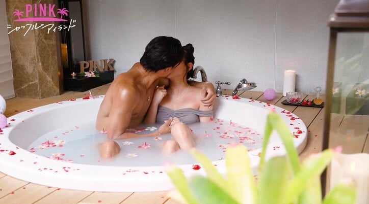 ジャグジーで密着キス…美人ラウンドガール、体を震わせ「緊張しました」