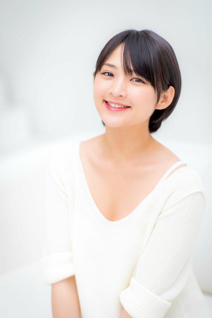 Ｉカップお天気お姉さん・穂川果音ＶＳ貧乳横綱・鈴木咲　コスプレ天気予報対決