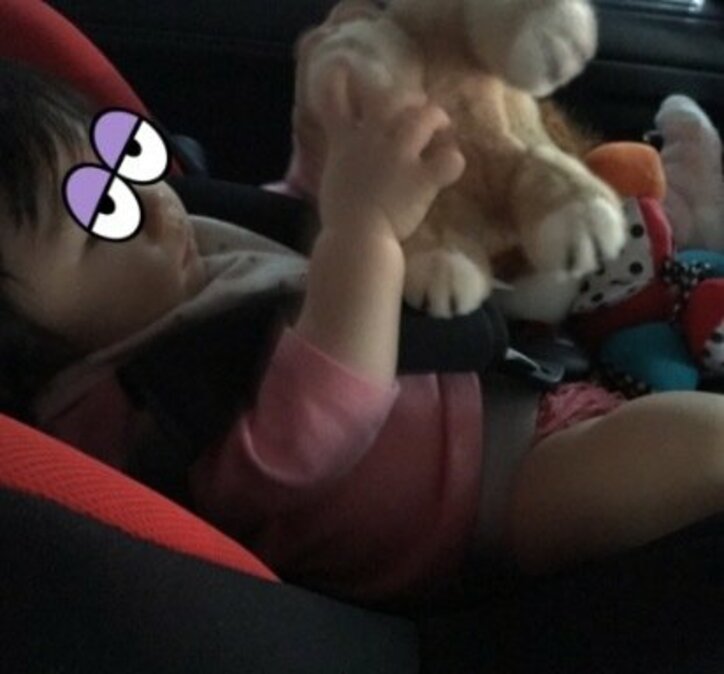 後藤真希、家族3人で動物園へ　娘には旦那が選んだ「ライオンのぬいぐるみ」