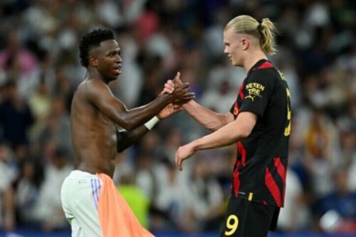 (左)ヴィニシウス・ジュニオールと(右)アーリング・ハーランド