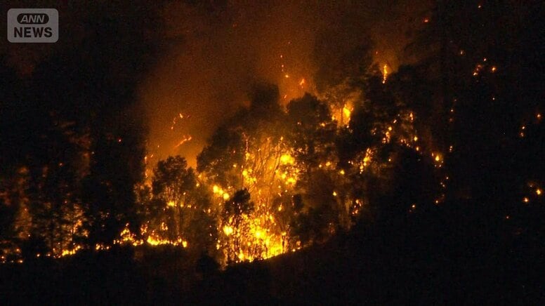 【速報中】山梨県上野原市 中央道・談合坂SA近くで山林火災  住宅まで1kmに迫る  消火活動は日没で打ち切り
