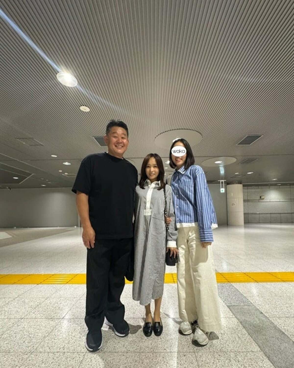 花田虎上の妻、自身より背の高い夫＆長女と並んだ自身の姿を公開「私っ