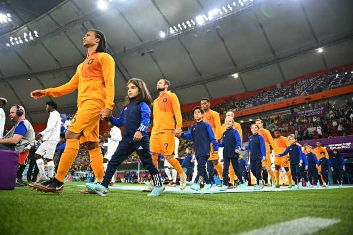 オランダ代表が決勝T進出をかけた一戦、カタール戦のスタメンを発表 