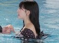 穴あき水着が話題の大モテ紅白出場アーティスト「恋人もしばらく全然いなくて…」