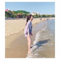 ラスアイ大森莉緒の爽やかな海辺ショットにファン歓喜「最高の笑顔」「足きれいすぎ」