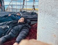 『DCU』横浜流星らの“甲板お休み中”ショットに「寝姿まで尊い」「頑張ってください」の声