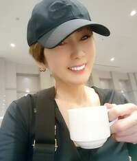 秋野暢子『空港ラウンジ』