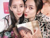 谷まりあ、新木優子の写真集発売イベントに駆けつけ花束「ゆうまり愛感じる」「最強コンビ」