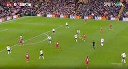 「メッシかよ！」「めっちゃ上手い」遠藤航が美しすぎる“神タッチ”→超絶ループパスを炸裂した瞬間　スタジアムの度肝を抜いた圧巻テクニック