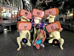 フワちゃん、本人役で映画『とんかつDJアゲ太郎』に出演「とんかつもテンションも、ブチアガりまくり～～～！！！！！！」