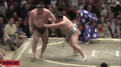 白鵬、三日目で早くも土　北勝富士に金星許す　玉ノ位親方「引いてしまった」