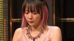 「えーっ！？」“役満ボディ”岡田紗佳、クセ強ポーカー芸人のまさかの行動に“お目目パチクリ”絶句リアクション