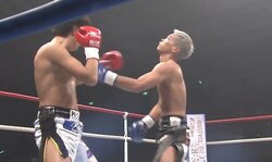 あわやロープ外に吹っ飛ぶ“前のめり”ダウン 衝撃KOに「やばすぎw」「えぐい」視聴者騒然