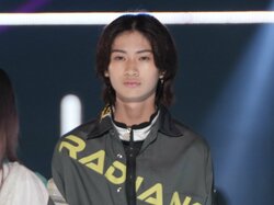 「篠原涼子そっくり！」市村正親＆篠原涼子の長男・市村優汰、小顔＆高身長の抜群スタイルで個性派コーデを見事に着こなし反響