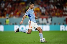 バルセロナは頭を悩ませるも……　スペイン代表はすでに“ブスケッツ後釜問題”の解決策を持っている