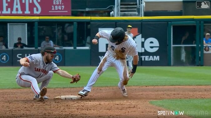 【写真・画像】看板直撃！鈴木誠也の特大弾に現地実況15秒沈黙の後「22号は自己新記録です」 敵地で「SEIYA SUZUKI」プラカード掲げる“異例光景”も　1枚目