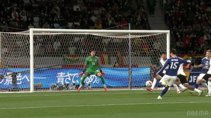 地味に神プレー！日本代表FWの“裏アシスト”が「0.5点の価値」「優秀すぎる」前田大然が敵DFを咄嗟にブロック→鎌田大地のボレー弾演出 5枚目