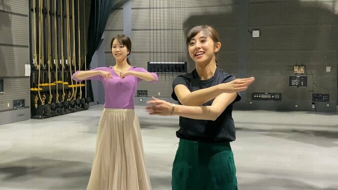 三谷紬アナ「本気で10キロ痩せます!」、1年目・下村彩里アナが同期の斎藤ちはるアナと禁断の“乃木坂コラボダンス” 1枚目