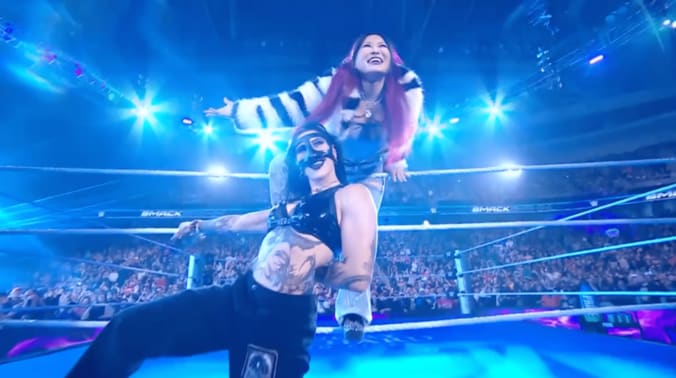 リア・リプリー（写真左）とイヨ・スカイ（同右）