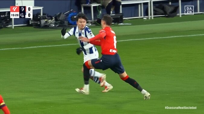 【映像】久保建英を強烈体当たりでぶっ飛ばした決定的瞬間