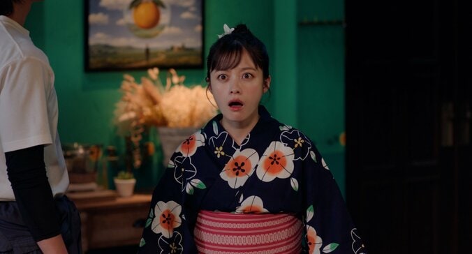 【写真・画像】「え！？そこ！？」「こっちかーーーい！」 まさかの2人の“キスシーン”に視聴者驚き 『バカンスの法則』第13話　2枚目