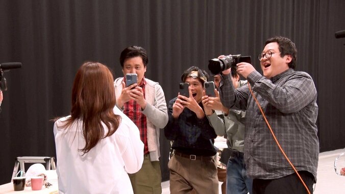 【写真・画像】森香澄、セクシーな“彼シャツ姿”を披露し芸人ら大歓声「わーかわいい！」　2枚目